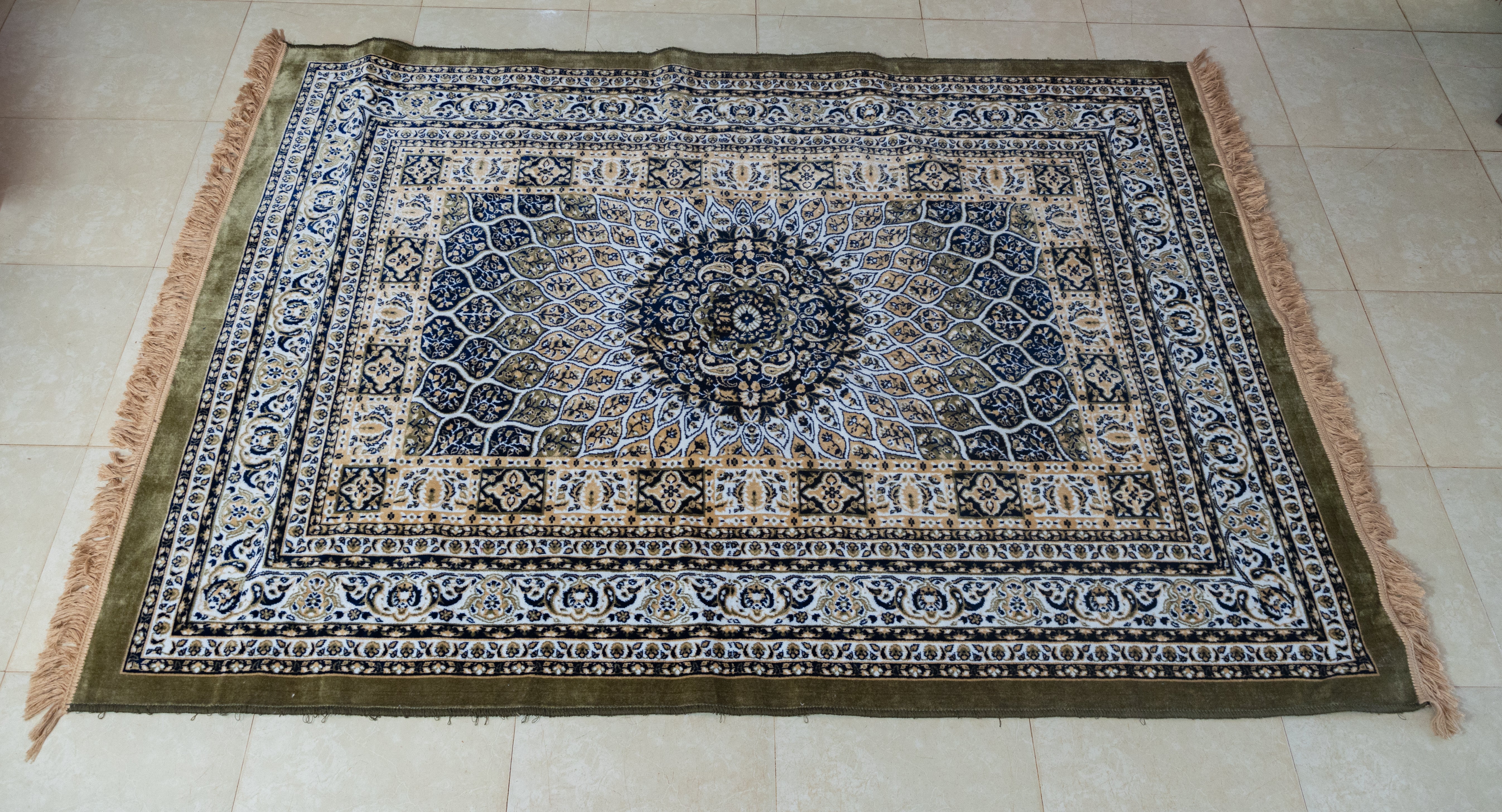 Amvi Large Carpet - Olive