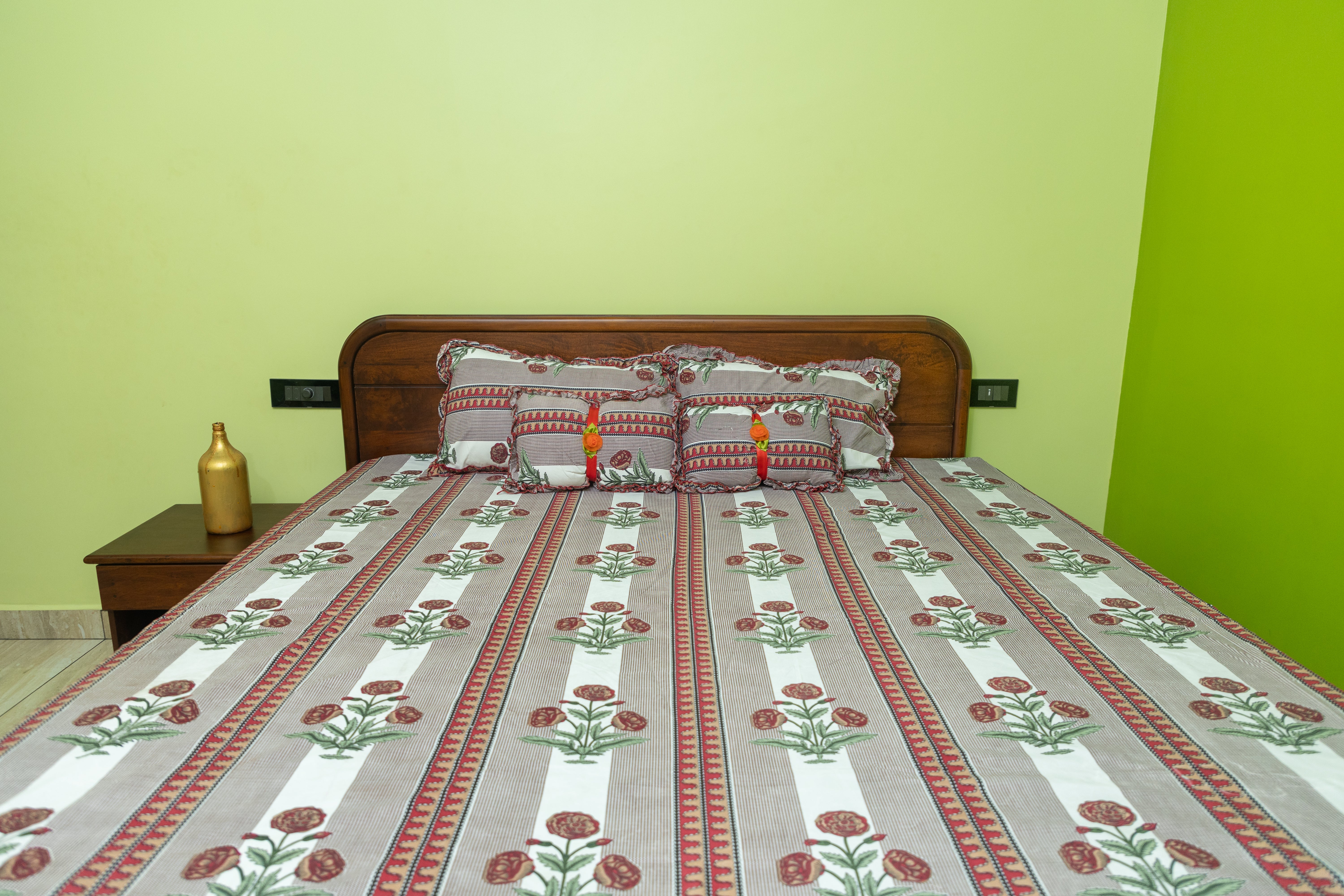 Rosy 5-Piece Bedding Set