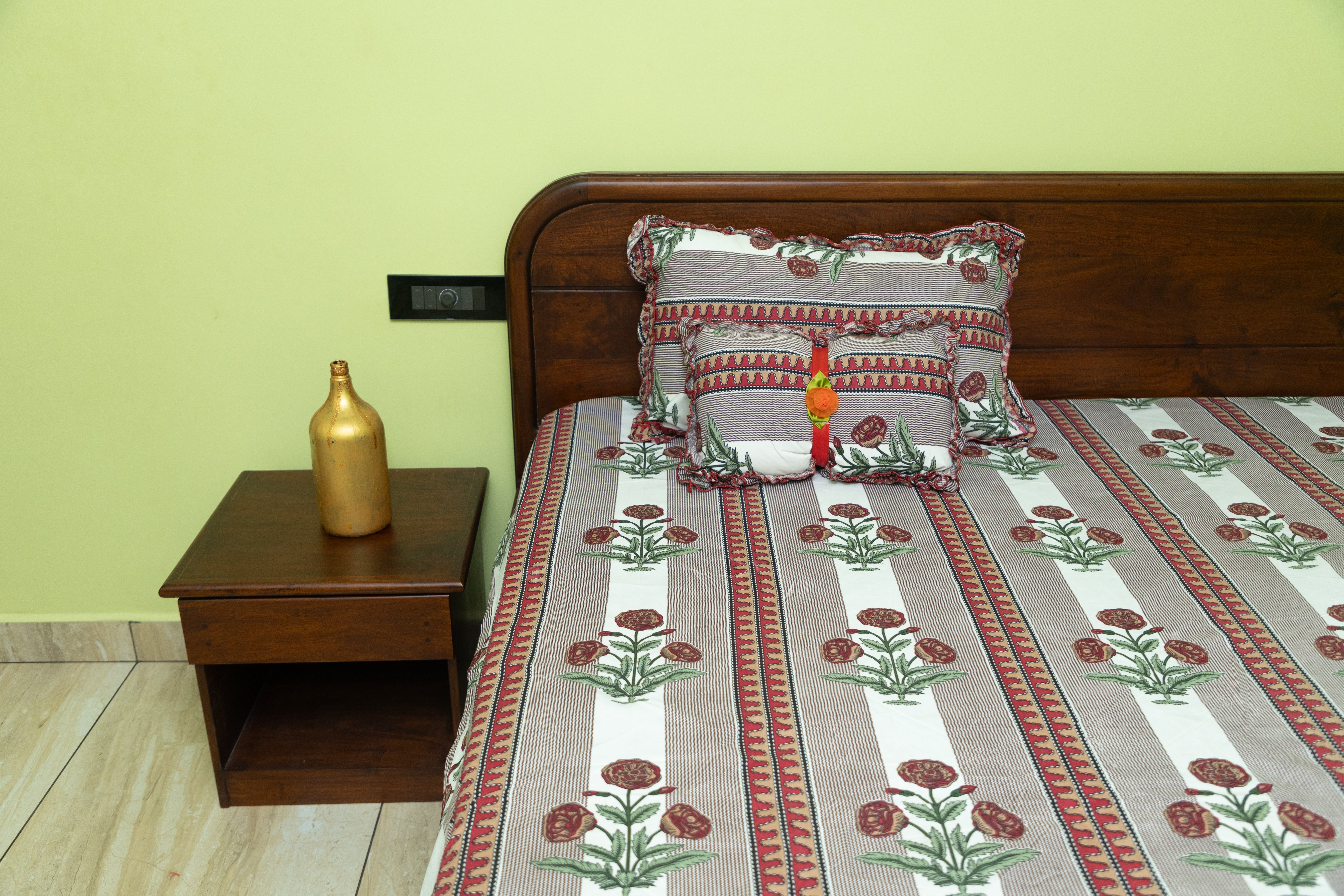 Rosy 5-Piece Bedding Set