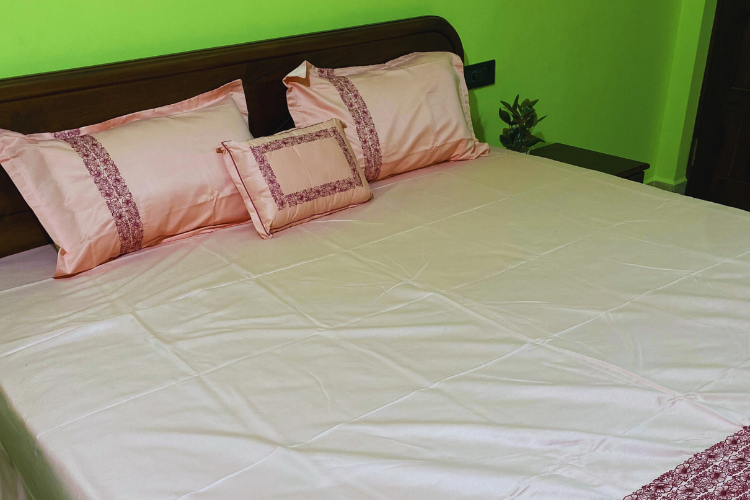 Rubani Embroidered Bedcover - Pink