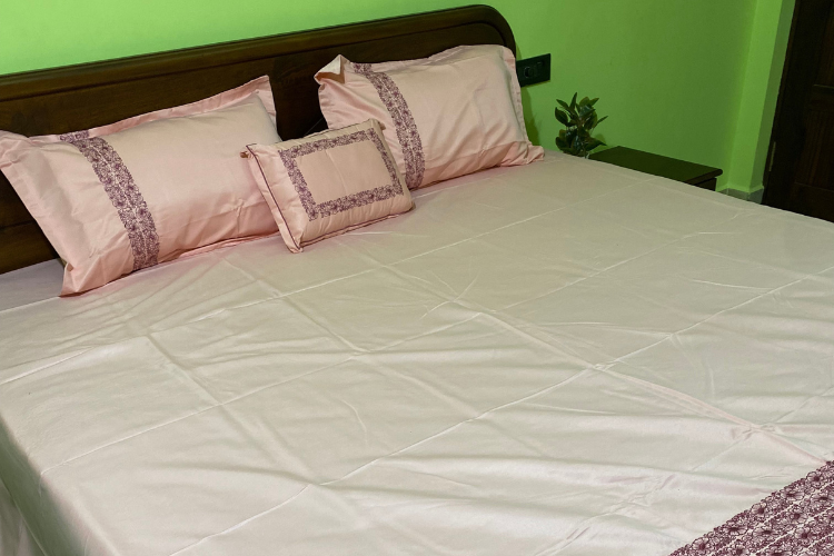 Rubani Embroidered Bedcover - Pink